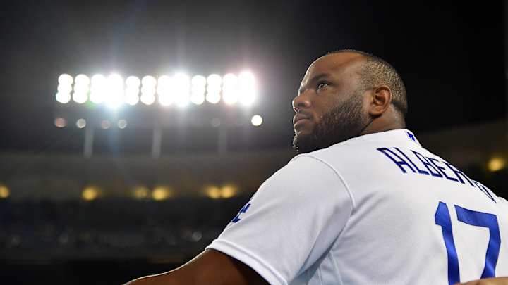Dodgers: Dave Roberts Closing In On Final Roster Spot Decision Dodgers: Dave Roberts Closing In On Final Roster Spot Decision