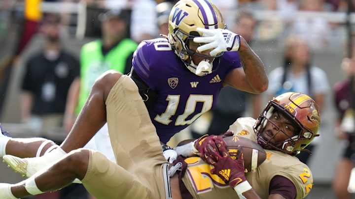 Huskies Backed Into Corner Trying to Play Pass Defense