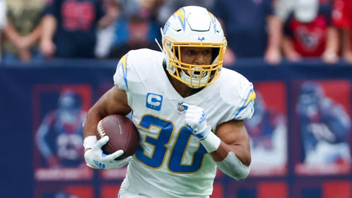 Austin Ekeler Returns to Chargers for ’23, Adds Incentives to Deal, per Report Austin Ekeler Returns to Chargers for ’23, Adds Incentives to Deal, per Report