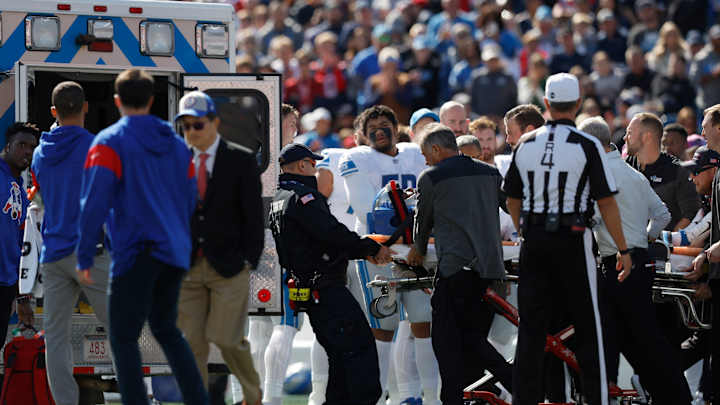 Lions’ Saivion Smith Leaves Game vs. Patriots in Ambulance Lions’ Saivion Smith Leaves Game vs. Patriots in Ambulance