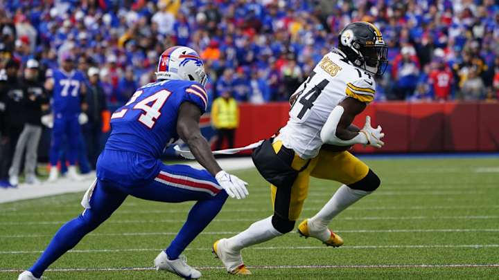 WATCH: George Pickens Does it Again