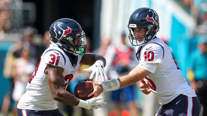 Texans QB Davis Mills Rains Praise On ‘Real Deal’ Rookie Dameon Pierce