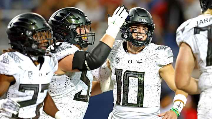 Pac-12 Bowl Projections: One Site Puts Pac-12 Team in College Football Playoff