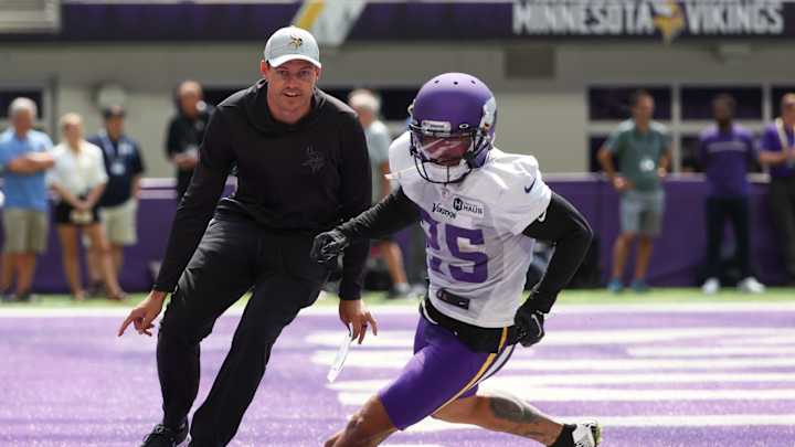 Las Vegas Raiders Sign Veteran WR Albert Wilson to Roster