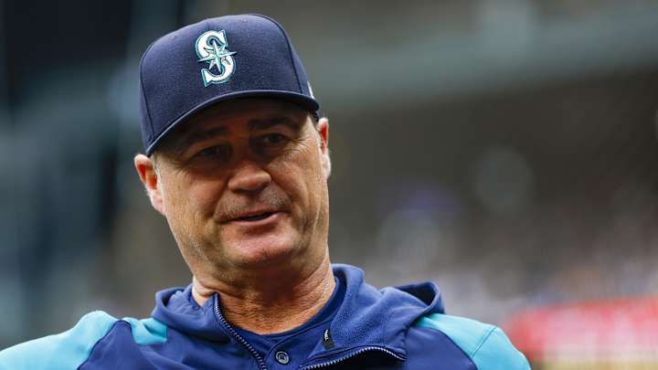 Mariners' Dylan Moore to Return in Mid-April?