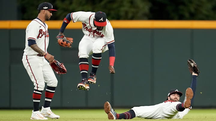 WATCH: Dansby Swanson Makes Amazing Over-the-Shoulder Catch in Game 2 WATCH: Dansby Swanson Makes Amazing Over-the-Shoulder Catch in Game 2