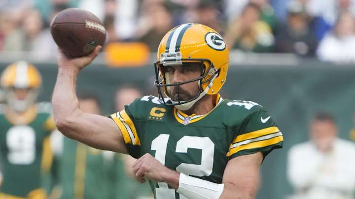 Packers-Jets Injury Report: Rodgers Misses Practice With Injured Thumb