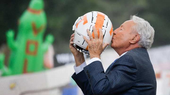 ESPN Posts Lee Corso at Meeting for Saturday’s College GameDay
