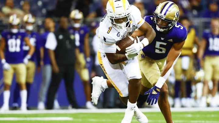 Before Each Game, Huskies' Cook Offers Recipe for Success