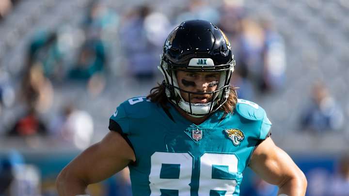 Vikings Elevate Jacob Hollister to Active Roster, Downgrade D.J. Wonnum to Out Vikings Elevate Jacob Hollister to Active Roster, Downgrade D.J. Wonnum to Out