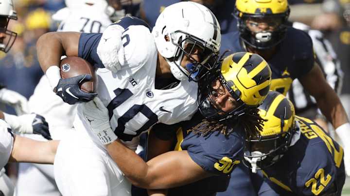 Michigan, Penn State Players Have Brush-Up in Tunnel at Half (Video)