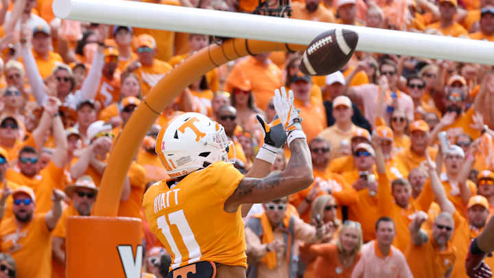 No. 6 Tennessee Takes Down No. 3 Alabama in High-Flying Shootout, 52-49
