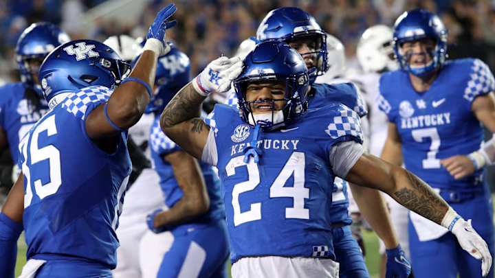 Kentucky Outlasts Mississippi State in Gritty 27-17 Victory