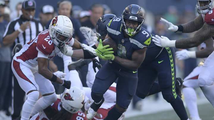 'Special' Seahawks RB Kenneth Walker Shines vs. Cardinals in First NFL Start