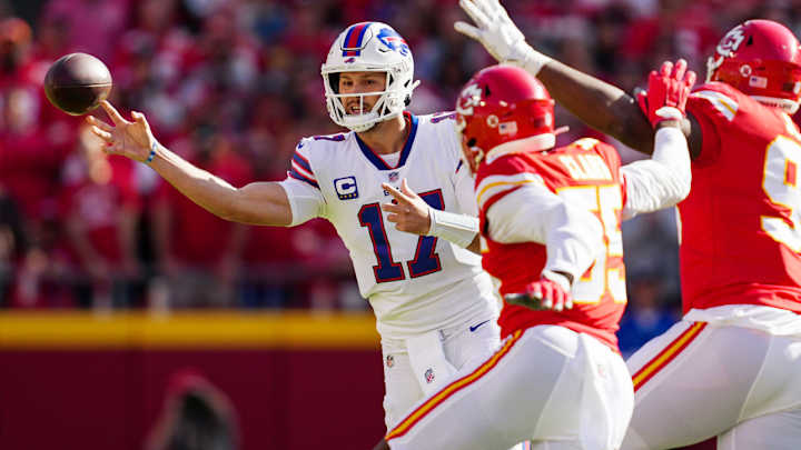 Tony Romo Accurately Predicted the Chiefs-Bills Final Score in First Quarter