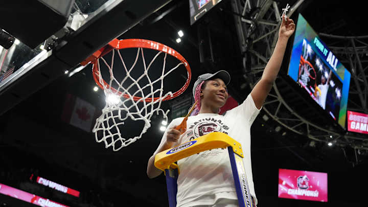 South Carolina, Stanford Top Preseason Women’s College Basketball Top 25