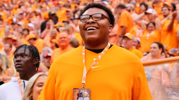 Vols OL Target Vysen Lang Enjoys Another Gameday on Rocky Top