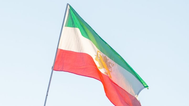 Rock Climber Who Competed Without Hijab Returns to Iran