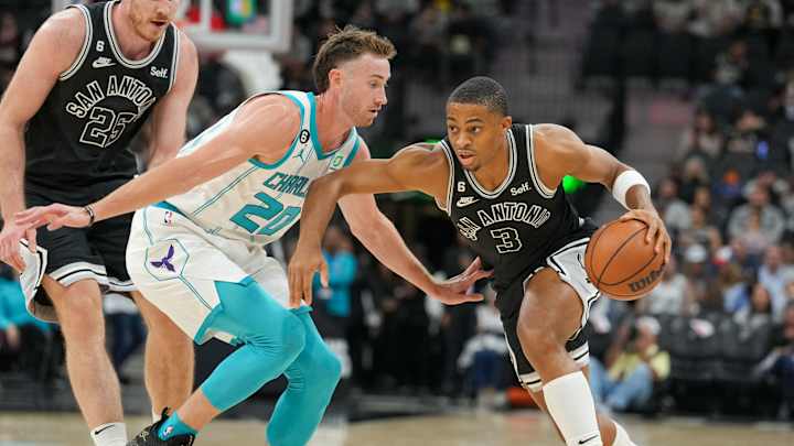 Sluggish Spurs Stung by Hornets in Season-Opening Loss