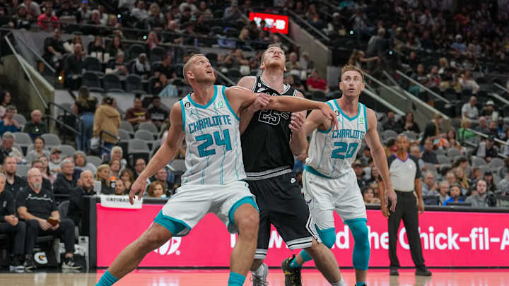 Hornets Blitz Spurs & Set Franchise Records in Season Opening Win