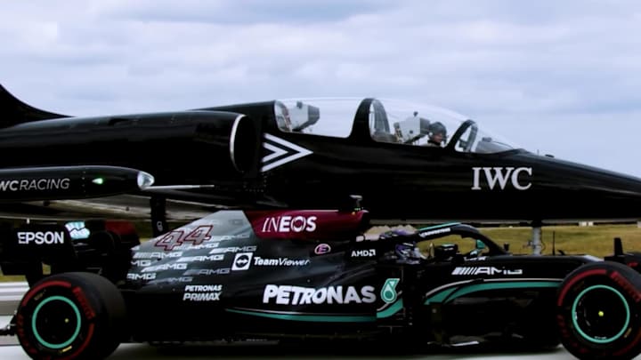 F1 News: Lewis Hamilton Wows Fans As He Goes Head To Head With Jet F1 News: Lewis Hamilton Wows Fans As He Goes Head To Head With Jet