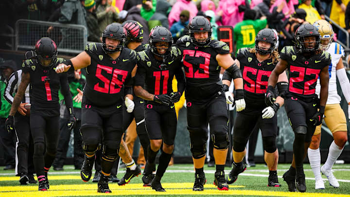 Oregon Cruises to 45-30 Win Over UCLA Oregon Cruises to 45-30 Win Over UCLA