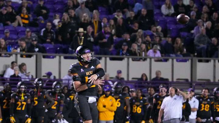 Holton Ahlers Passed Pirates Past Knights, 34-13