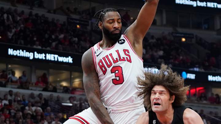 The Cavs' Junkyard Dog Chain Is Back And Robin Lopez Is The First To Earn It