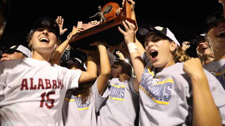 Alabama Soccer Defeats Florida, Clinches SEC Regular Season Title Alabama Soccer Defeats Florida, Clinches SEC Regular Season Title