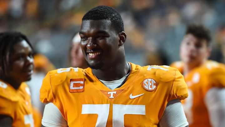 Veteran Tennessee OL Carvin Earns Weekly SEC Honors After UT-Martin Win