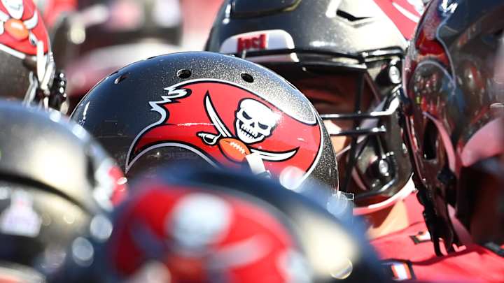 Officials Who Appeared to Ask Bucs’ Mike Evans for Autograph Being Investigated