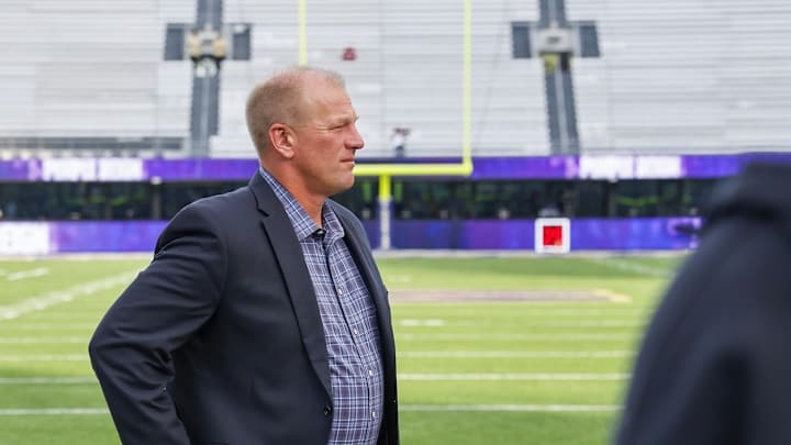 DeBoer Celebrates Midseason Birthday, Hosts Players' Dinner DeBoer Celebrates Midseason Birthday, Hosts Players' Dinner