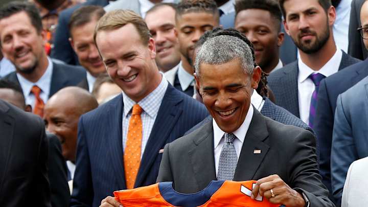 Peyton Manning, Barack Obama Recall Golf Outing on ‘ManningCast’ (Video)