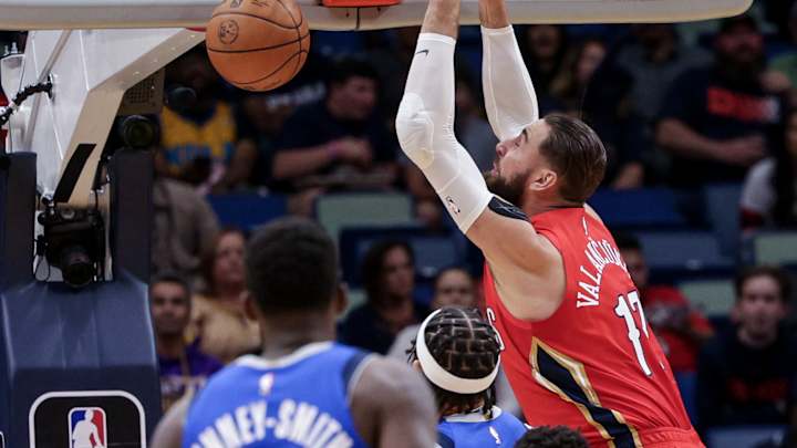 McCollum, Murphy Lead Pelicans Past Mavs McCollum, Murphy Lead Pelicans Past Mavs