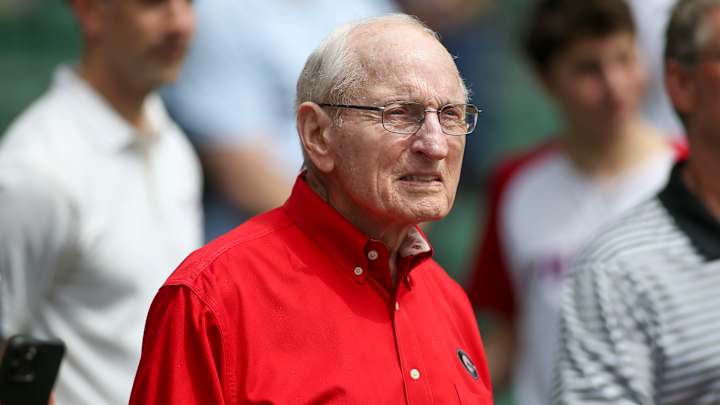 Legendary Georgia Coach Vince Dooley Passes Away