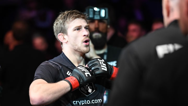 Arnold Allen Searching for Breakout Moment Against Calvin Kattar Arnold Allen Searching for Breakout Moment Against Calvin Kattar