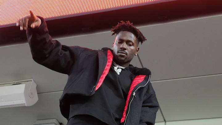 Antonio Brown’s Tweet About Signing With Ravens Sends Twitter Into a Frenzy Antonio Brown’s Tweet About Signing With Ravens Sends Twitter Into a Frenzy