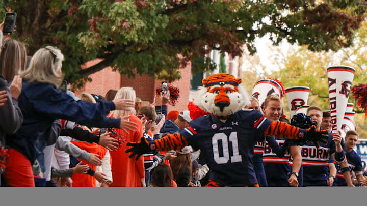 Alabama WR commit Perry Thompson sets visit date with Auburn Alabama WR commit Perry Thompson sets visit date with Auburn