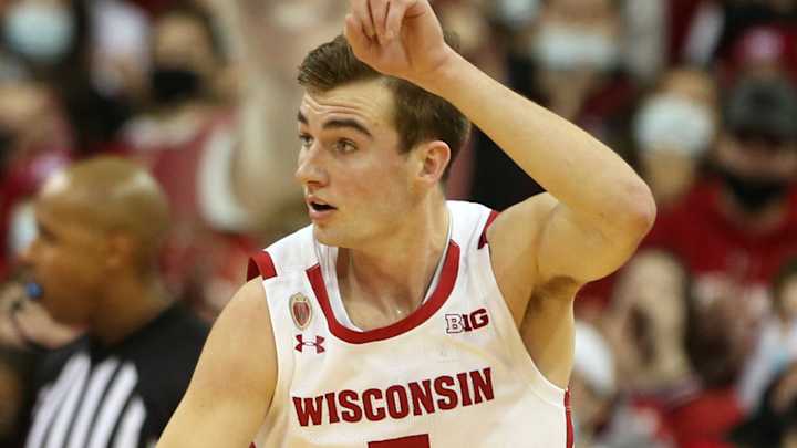 Wisconsin wins exhibition game against UW-Eau Claire 76-45 Wisconsin wins exhibition game against UW-Eau Claire 76-45