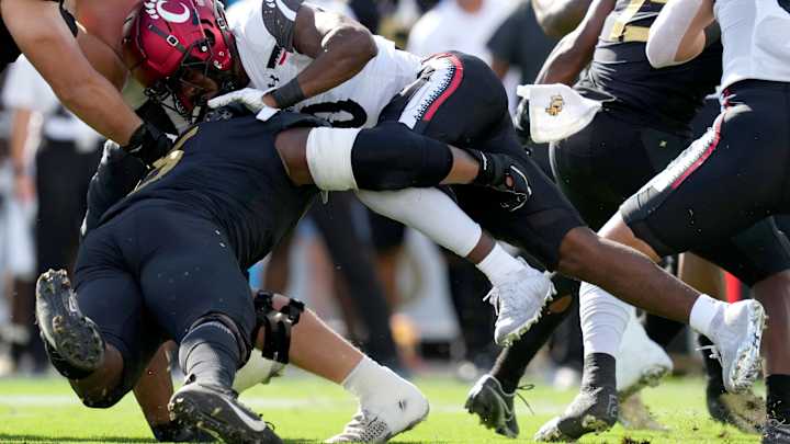 UCF Defense Swarms Cincinnati's Rushing Attack UCF Defense Swarms Cincinnati's Rushing Attack