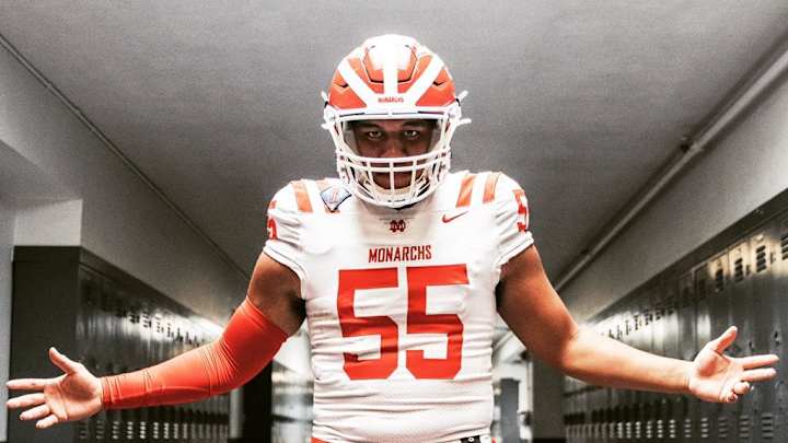 Class of 2023 Linebacker Leviticus Su'a Earns UCLA Football Offer