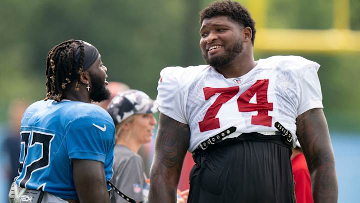 Tampa Bay Buccaneers cut veteran offensive tackle
