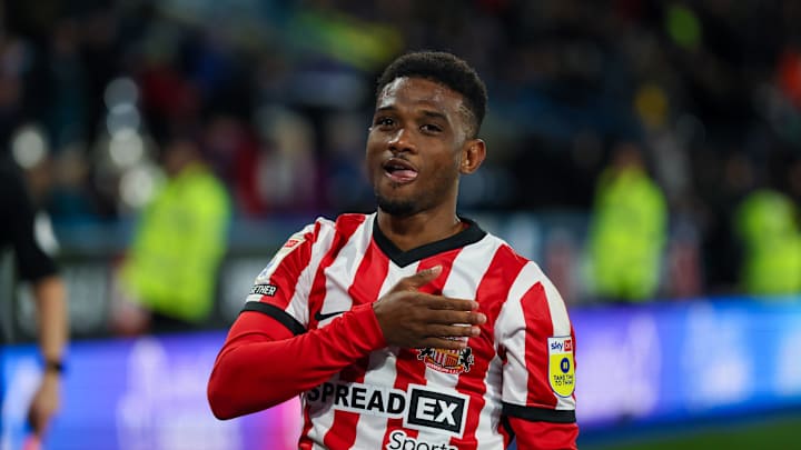 Tony Mowbray compares Sunderland 'amazing talent' to Liverpool star Tony Mowbray compares Sunderland 'amazing talent' to Liverpool star