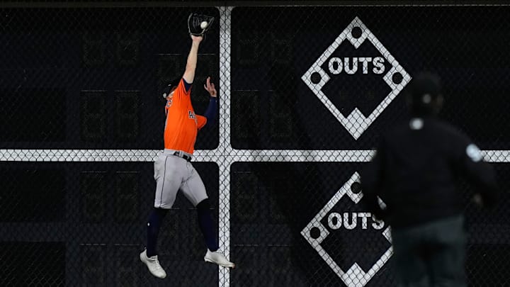 Astros Outfielder Makes Incredible Catch at Wall in 9th Inning of Game 5