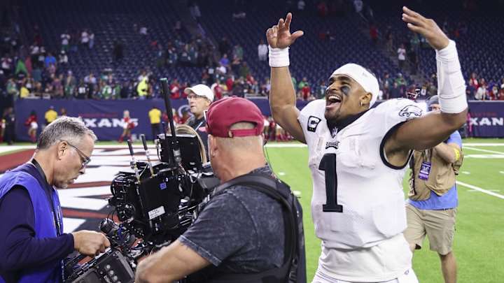 Eagles Make History by Running Record to 8-0