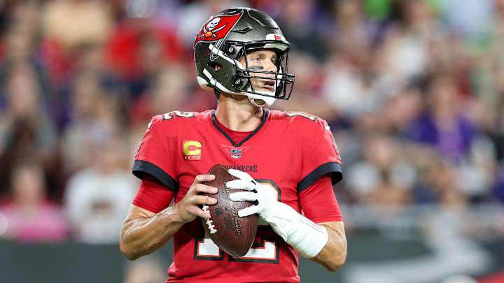 Tom Brady Shares Message for Devin White Amid ‘Loafing’ Criticism Tom Brady Shares Message for Devin White Amid ‘Loafing’ Criticism