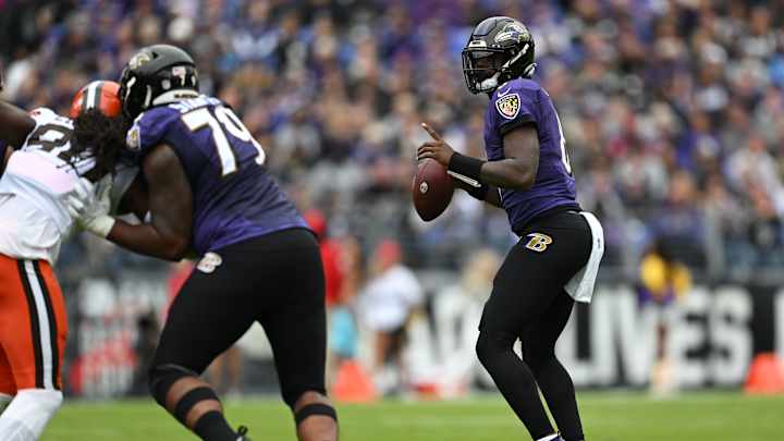 Lamar Jackson Dishes on Injured Hip, Matchup With Jaguars Lamar Jackson Dishes on Injured Hip, Matchup With Jaguars
