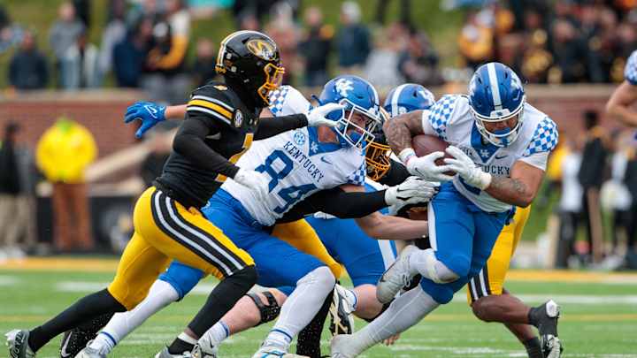 Cats Claim Bowl Eligibility in Ugly 21-17 Win at Missouri