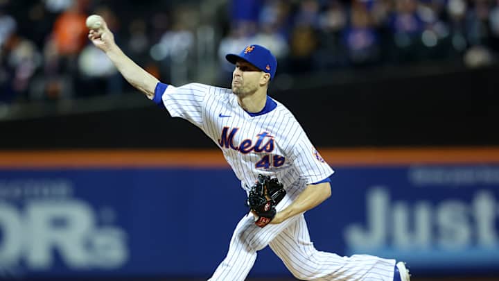 Jacob deGrom Hopes to Mentor Young Rangers Pitchers
