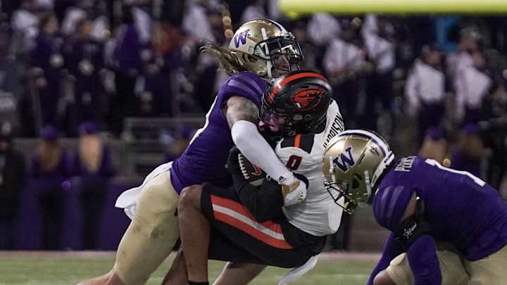 With Ulofoshio Fully in the Mix, Will UW Defense Become More of a Stopper? With Ulofoshio Fully in the Mix, Will UW Defense Become More of a Stopper?